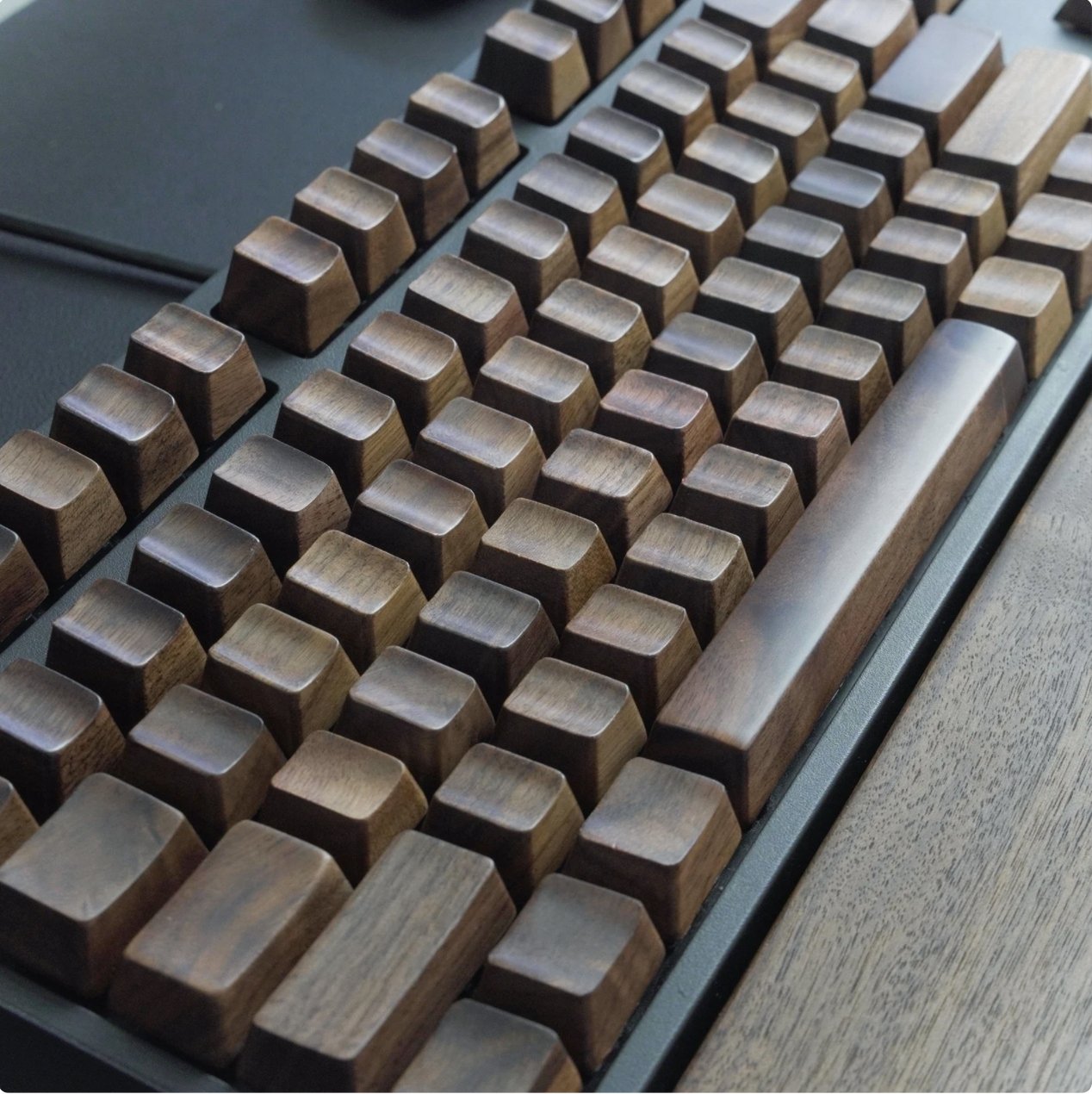 walnut-wood-full-keycap-set-detail